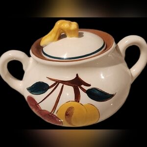 Stangl Pottery "Fruit" pattern sugar bowl with a lid. 